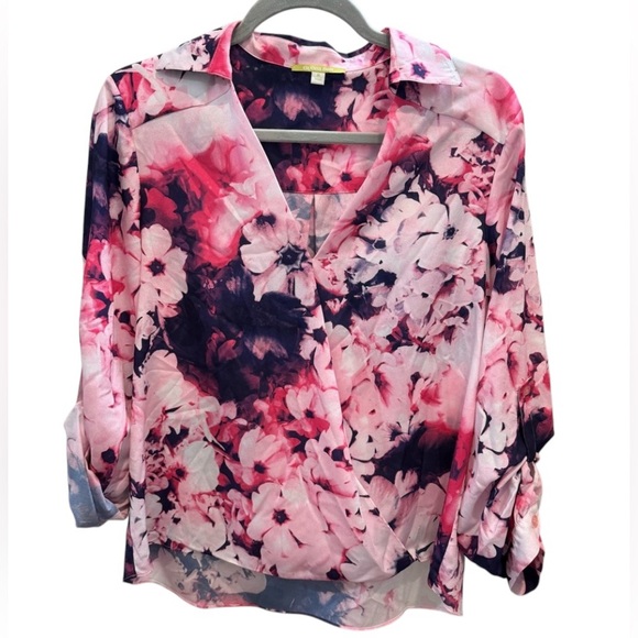 Gianni Bini Tops - NWT Gianni Bini Blouse—Size Medium